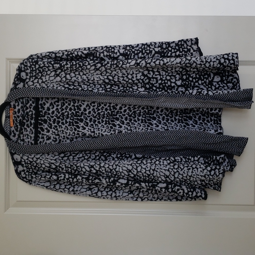 Leopard Print Cardigan - Picture 2 of 6